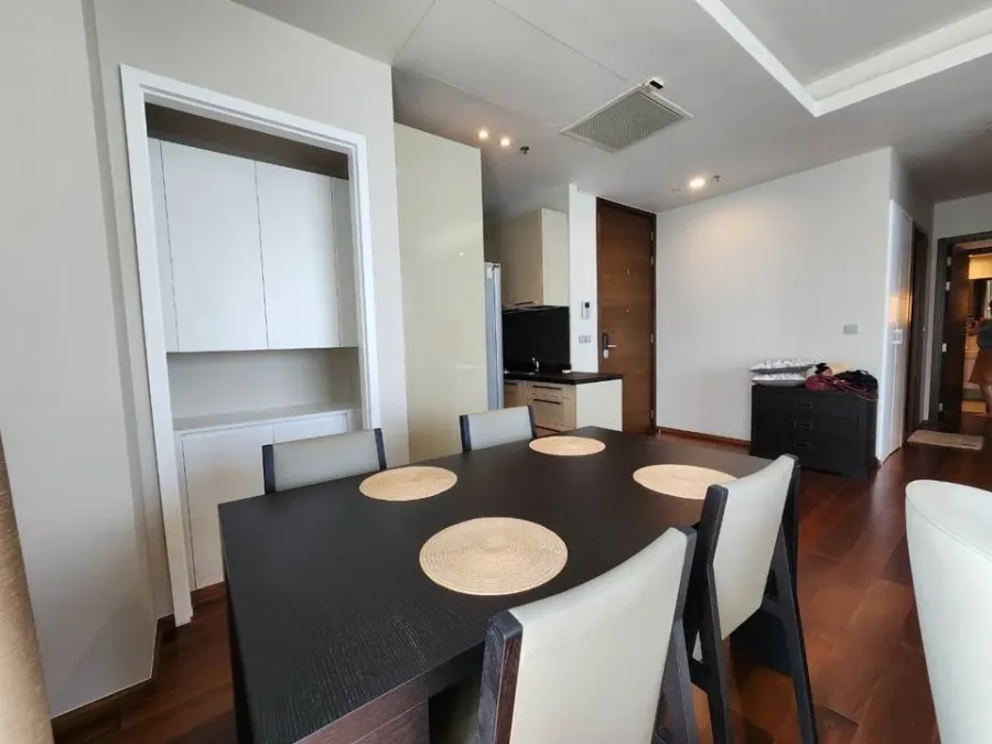For rent: Quattro by Sansiri, spacious room, comfortable, corner position, 180 degree view, 2 balconies, hurry and book now!
