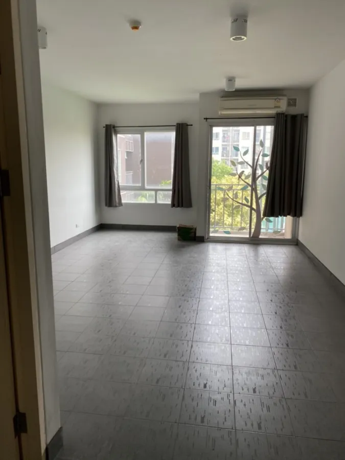 Condo for sale, Iris Avenue On Nut - Wongwaen, empty room, just the right size. Whether you live by yourself or go on a buoy, it's great!!