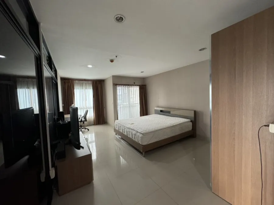 For sale, for rent, Regent Home 15 Chaengwattana, spacious room, comfortable. Comes with complete decorations. Reserve now quickly.