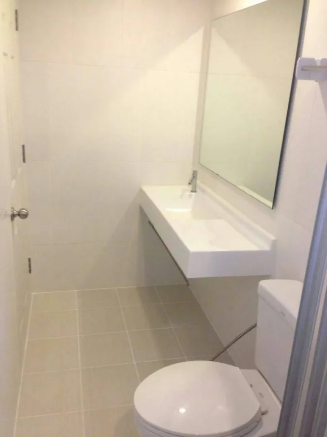 Condo for sale, U Delight @ Huai Khwang Station, 1 bedroom, 1 bathroom, fully built-in furniture, city view, book now.