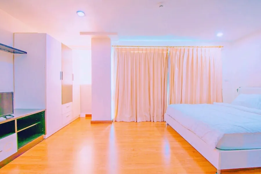 For sale, for rent!! Condo Pratchaya Place, Ratchada-Huai Khwang, 6th floor, corner room, fully furnished, hurry and reserve now!!