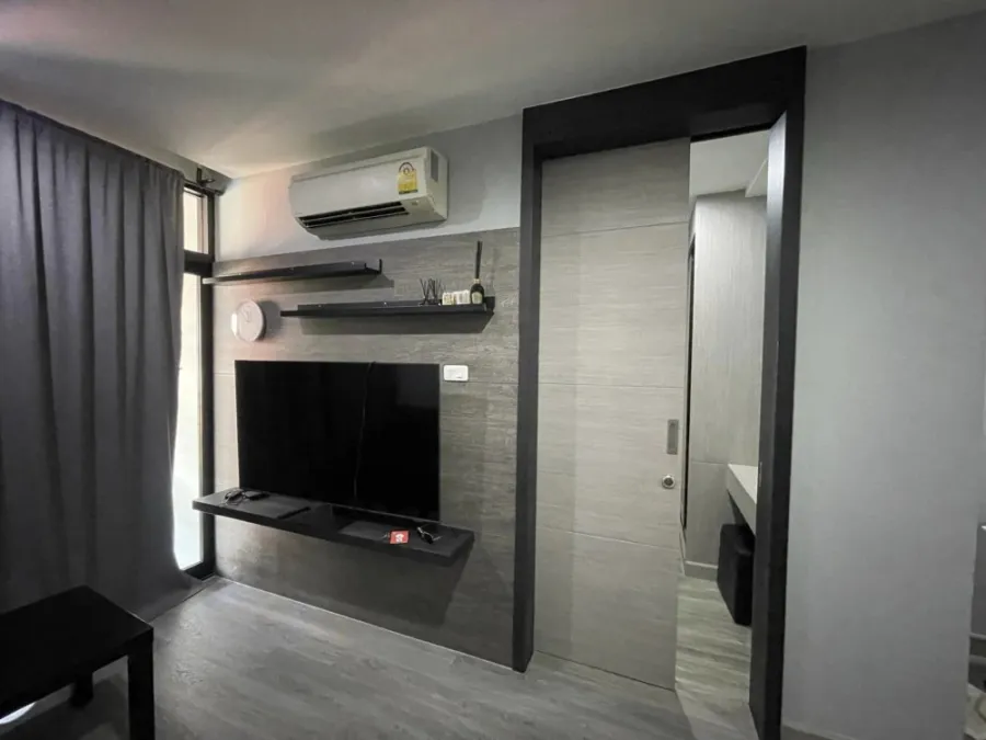 Condo for rent, Baan Navatara, room decorated in white-gray tones. Complete with furniture and electrical appliances. Let me tell you, don't miss it.