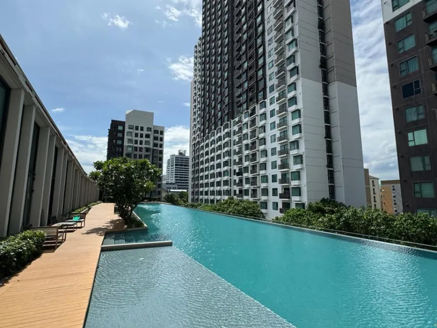 For rent: Fuse Moebius Ramkhamhaeng, complete furniture and electrical appliances, high view, book now.