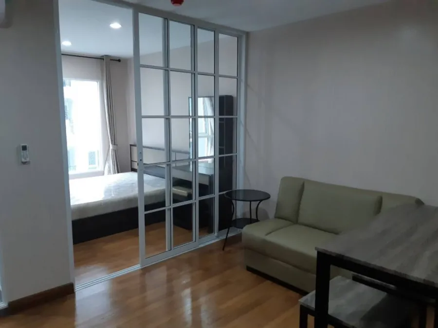 For rent: Regent Home Bang Son, Building C, 19th floor, swimming pool view. The room is divided into proportions, fully decorated, livable. Book now.