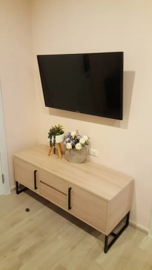 For sale, for rent, Plum Condo Central Station Phase 2, fully furnished room. Complete with electrical appliances and furniture. Book now.