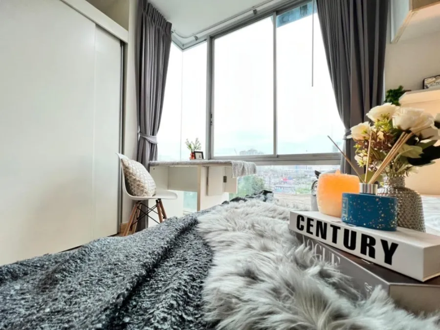 Condo for rent: The Iris Rama 9-Srinakarin. Decorated in a minimalist style, nice to live in, good price, reserve first, stay first.