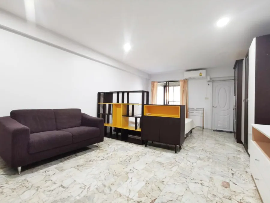 For rent, Grand Park Town, 5th floor, spacious room, comfortable, economical price, plus fully furnished, nice to stay, book now.