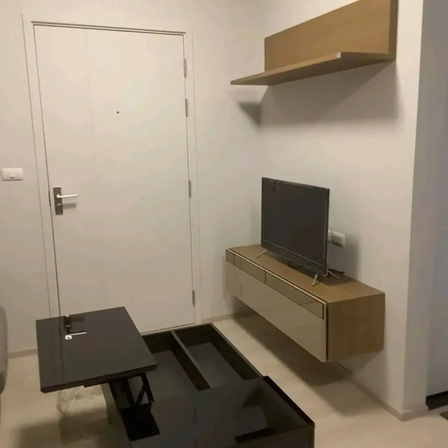 For sale or rent: UNIO Ramkhamhaeng - Serithai. A lovely room with complete furniture. Just bring your bags and move in!