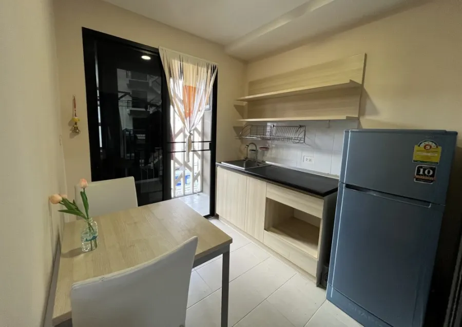 For rent, The Revo Lat Phrao 48, the room is divided into proportions, nice to live in, clean, pleasing to the eye, already comfortable. Reserve now.