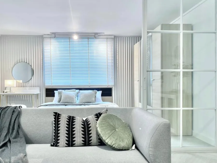 Ratchada City 18 for sale, corner room, wide balcony, decorated in tone-controlled colors, very livable, plus a good price. If you don't reserve, you'