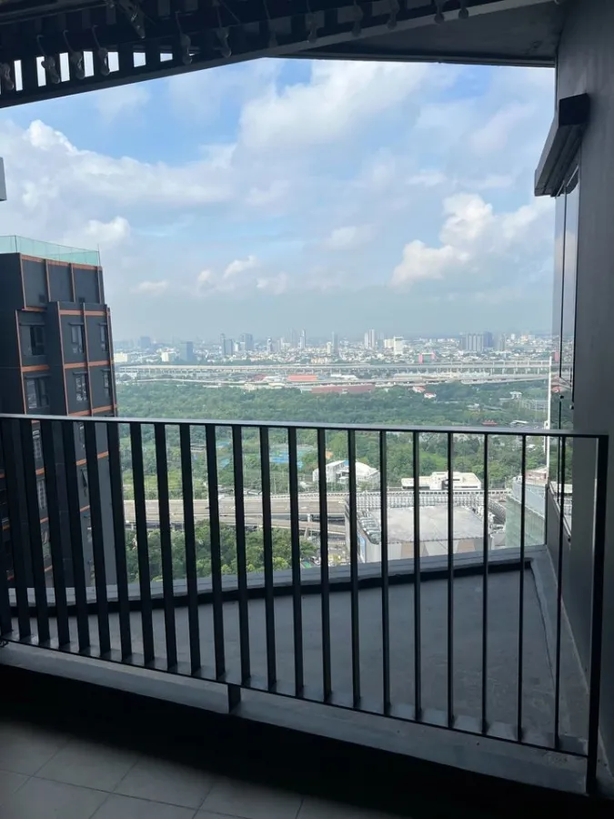 For rent/sale, Life Ladprao Valley, high floor, great view, great price, very nice room. If you don't reserve, you will regret it.