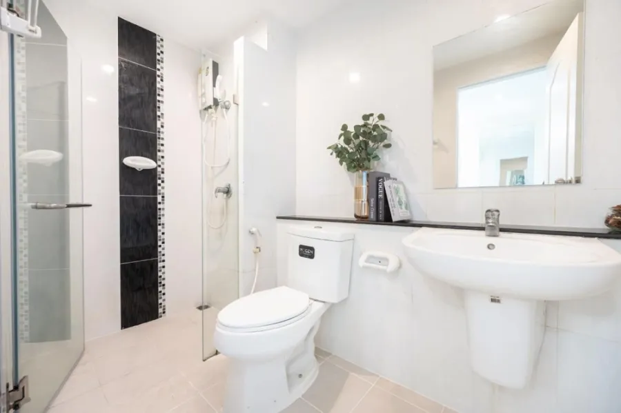 For sale: Levo Ladprao 18 Phase 2, 4th floor, beautifully decorated room, fully furnished, ready to move in, don't miss it.