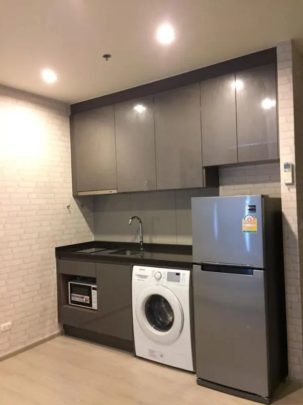 For Rent Rhythm Asoke สภาพห้องเหมือนใหม่ ผนังติดวอลสวยเฝอร์ บนทำเลทำเลยอดนิยม ห้องดีต้องจอง