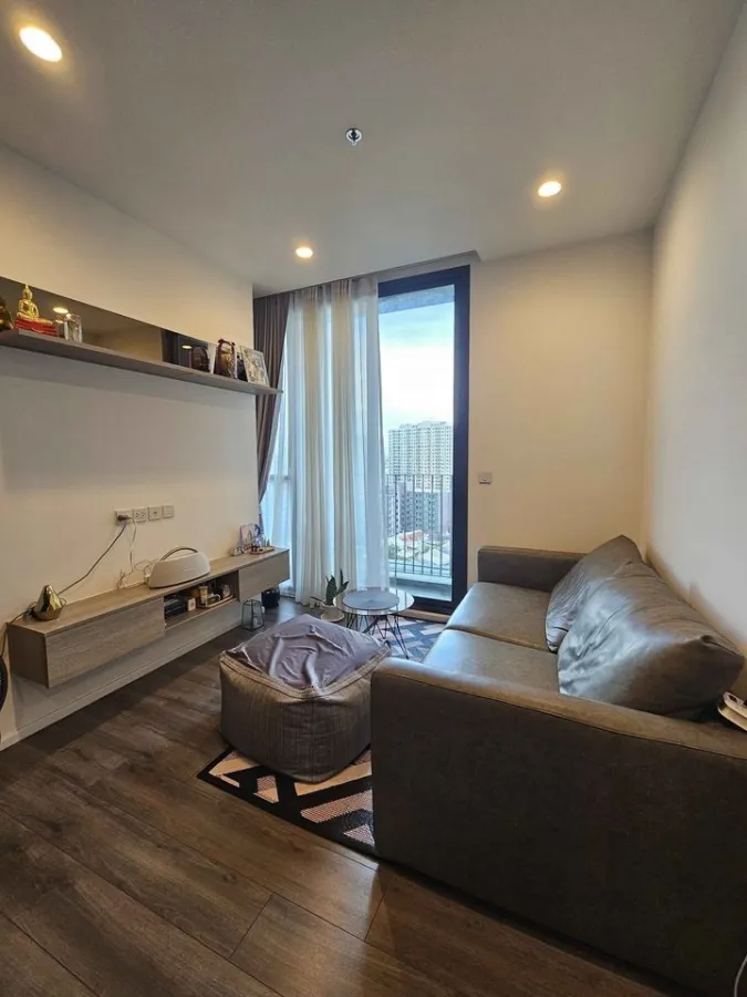For sale rent Whizdom Essence, spacious space, comfortable living. The room is divided into proportions. A great location that you shouldn't miss.
