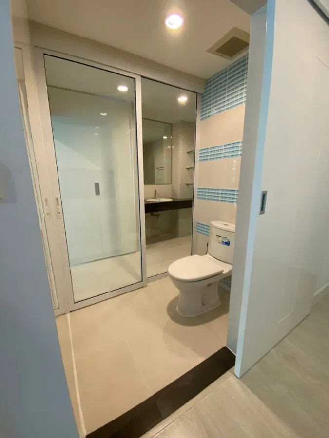 For rent, Park Exo, 1 bedroom, 1 bathroom, complete with electrical appliances. Good furniture. If interested, reserve now.