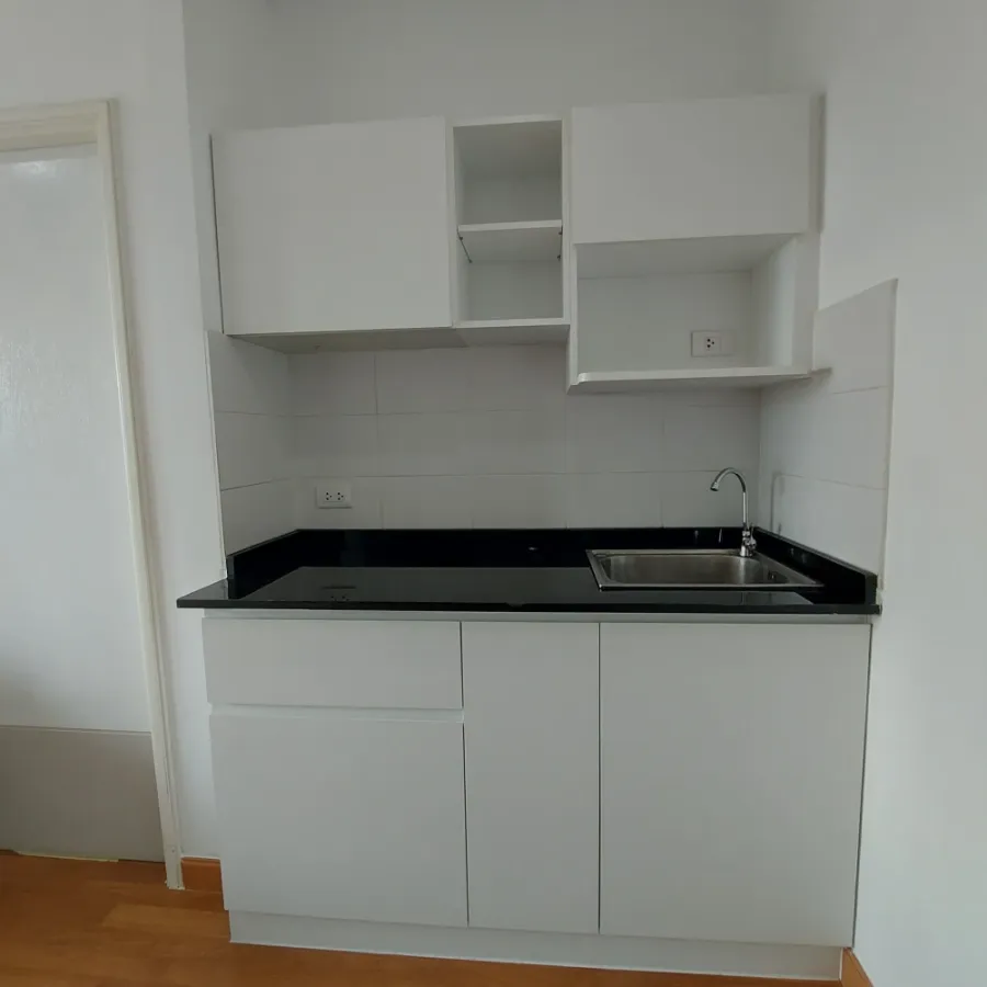 For sale, for rent, Lumpini Place Ratchada-Sathu, room size 28 sq m., 14th floor, clean room, spacious, very comfortable, hurry and book now.