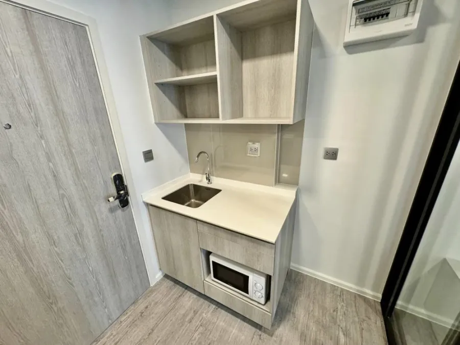 For rent: Cave Eva, walk in closet, brand new room. Comes with complete decorations, ready to move in, reserve now quickly.