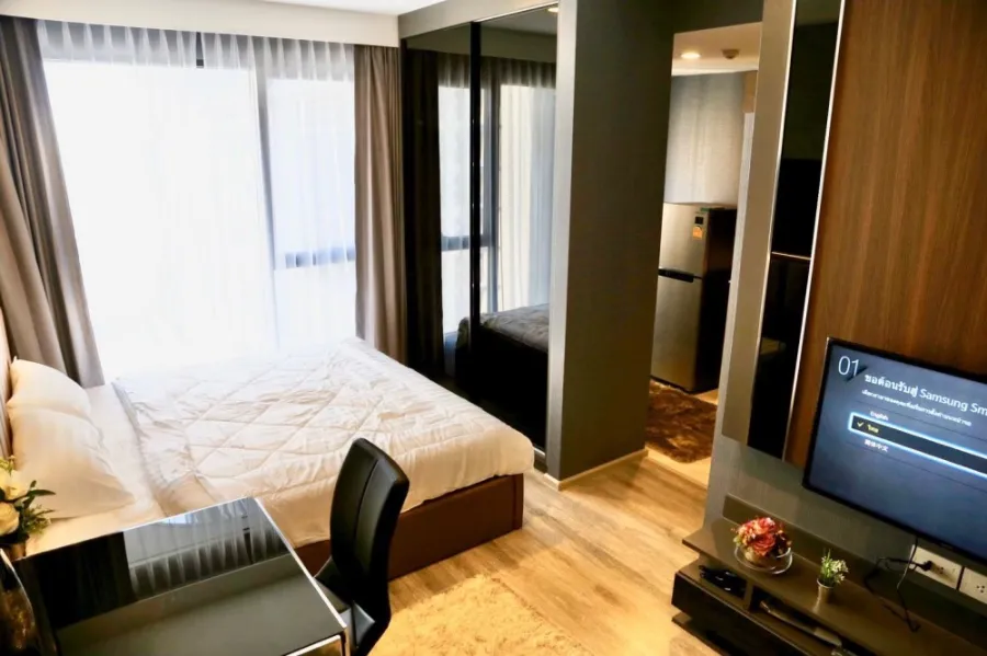 For rent, Ideo Mobi Asoke, nice decorated room. Comes with complete facilities, good price, book quickly before you miss it.