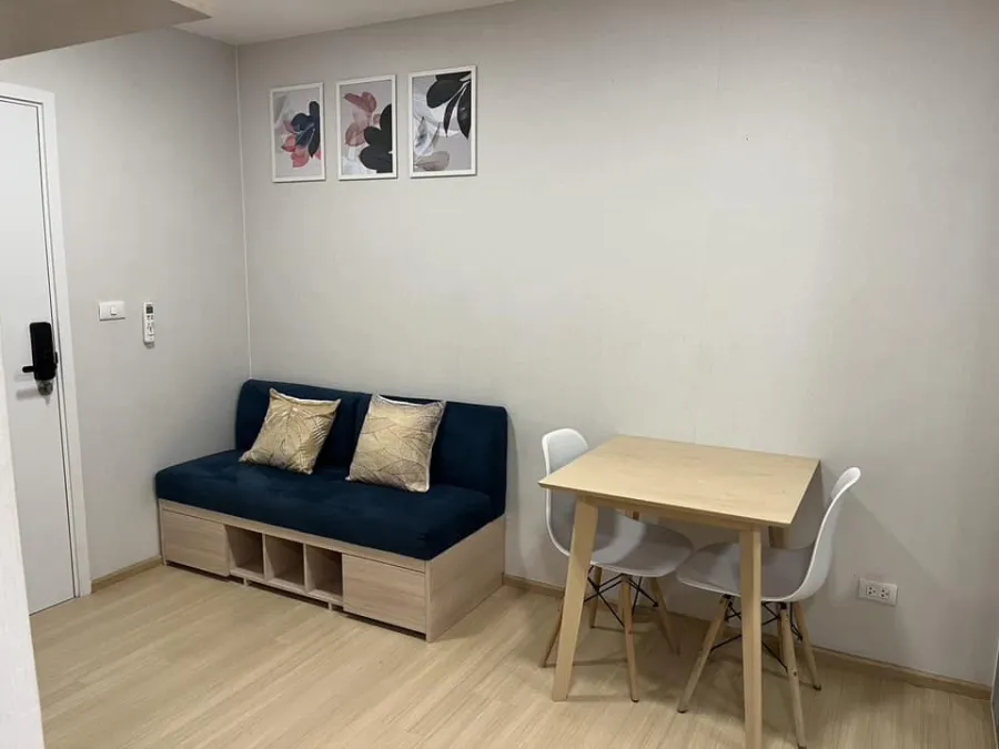 For rent Plum condo Alive 1, Building A, corner room, 6th floor, garden + pool view. Must hurry and reserve now. Don't wait.