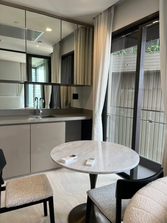 For rent: The Crest Park Residences, corner unit next to the fire escape, very private, with Union Mall view. Book now!