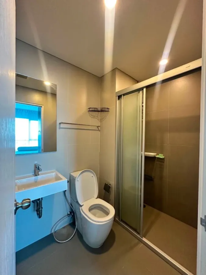 Condo for rent at Lumpini Place Ratchada-Sathu, 28th floor. High floor with great view. Fully furnished. Book now!