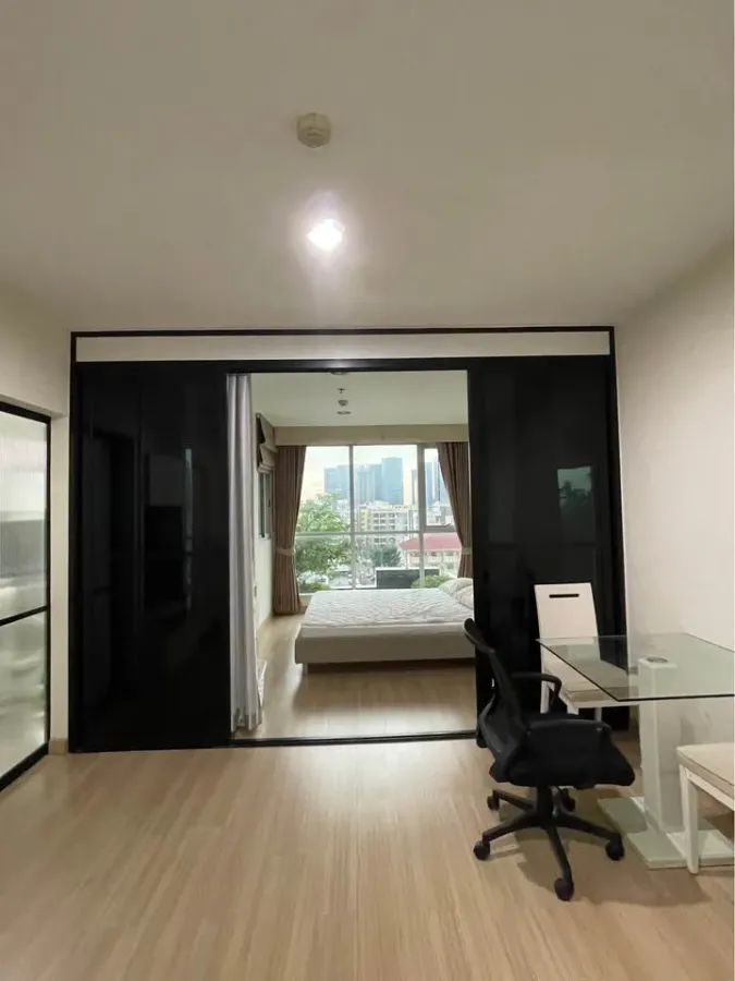 For rent: Life @ Ladprao 18, 1 bedroom, 1 bathroom, 8th floor, good location, fully furnished, beautiful city view, no blocking, reserve now!