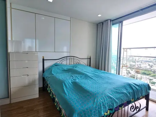 Le Luk Condominium for rent, 24th floor, beautiful view, corner unit, fully furnished. Book now, don't miss out!