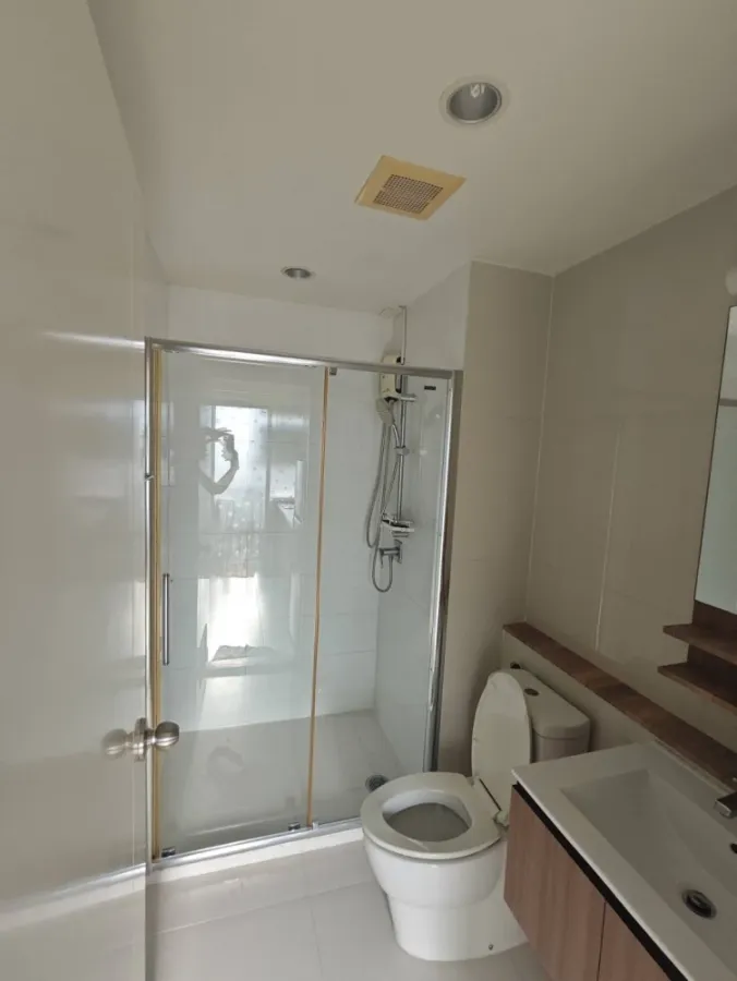 For rent!! Condo Fuse Chan-Sathorn (corner room), new room, complete with furniture and electrical appliances, ready to move in, don't miss it!!