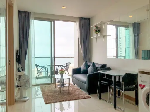 For rent: Riviera Wongamat, 23rd floor, beautiful city view, well decorated room. Hurry and reserve before you miss it.