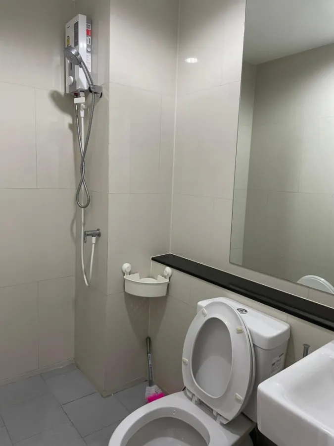 For sale, rent, Aspire Erawan, white telephone room, comfortable bed. Fully furnished + electrical appliances, high view, book now.