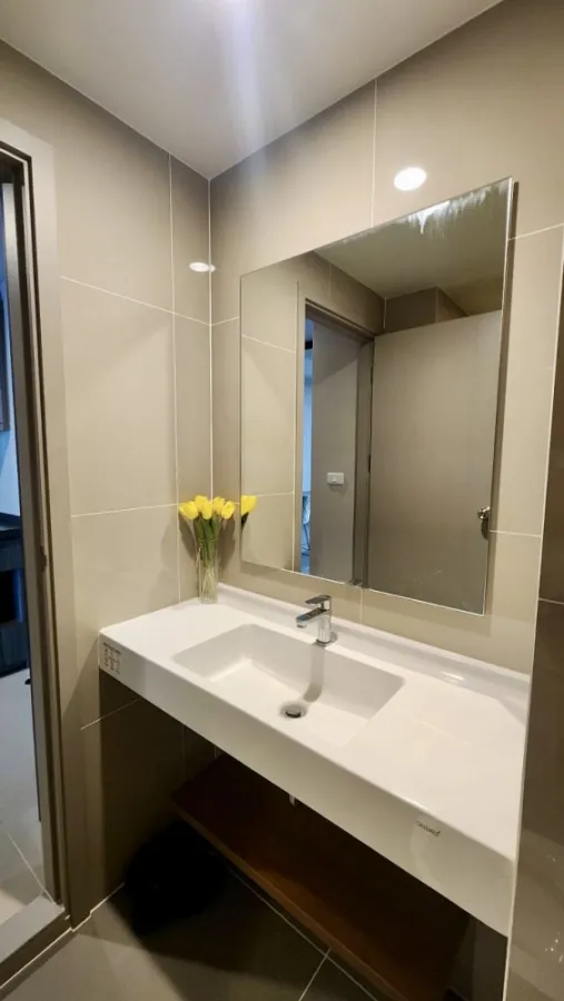 For rent/sale Condo IDEO Ratchada-Sutthisan, 21st floor, room facing north, room is a single corridor, very private, buy now.