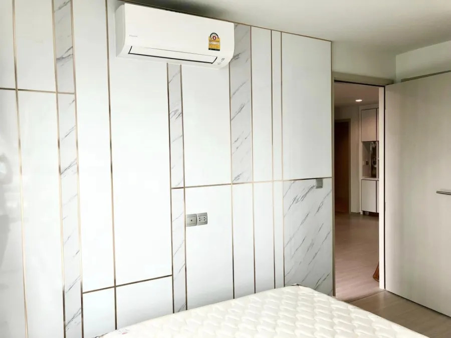 Condo for sale/rent, Life Lat Phrao, decorated with built-in marble patterns, high floor, east facing, just come and move in.