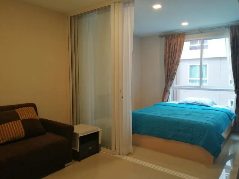 ให้เช่า Jw condo ดอนเมือง ใกล้สนามบินดอนเมือง วิวสวน มุมนั่งเล่นสบายๆ ห้องโปร่งแสง