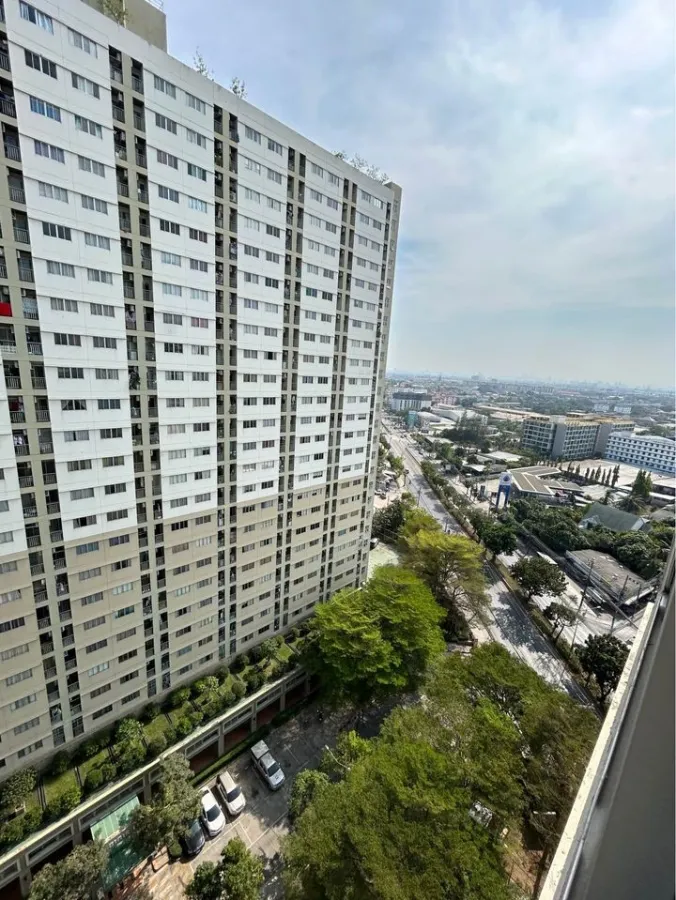 For rent: Lumpini Condo Town Ramindra-Nawamin. The room is ready to move in. All amenities are complete. Must hurry and reserve.