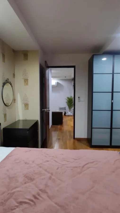 For rent, The Line Phaholyothin Park, high floor, beautiful view, with wallpaper in the whole room. If interested, reserve quickly.