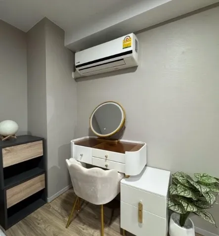 Blossom Condo @ Sathorn-Charoenrat for rent. Fully furnished and ready to move in. Book now!
