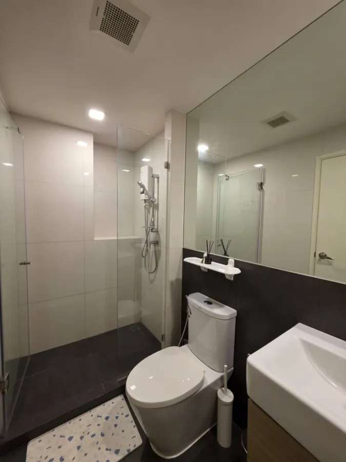 For sale/rent: Chambers On-nut Station, corner unit. Quiet, private, and comfortable. Book now!