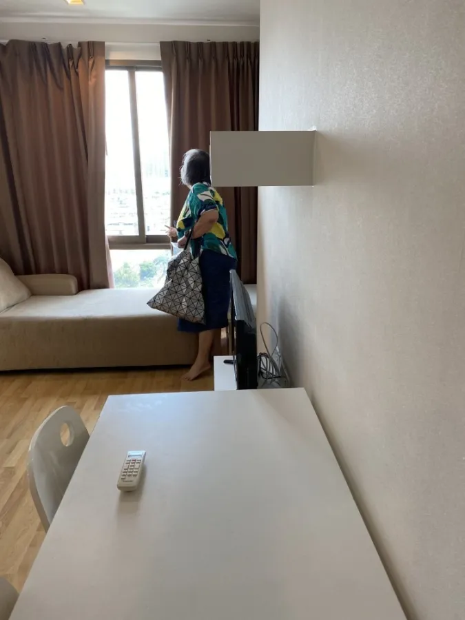 For rent: Casa Condo Asoke-Din Daeng, high floor, good view, complete built-in furniture. Don't wait, hurry and book now.