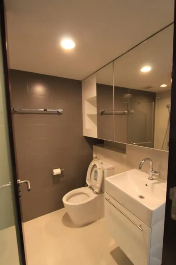 For rent urgently!! Condo Ideo Morph 38, good location, convenient transportation, near shopping areas, don't miss it!!