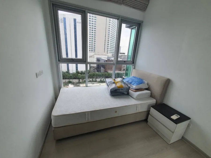 Condo for rent Life Ratchadaphisek, 2 bedrooms, 2 bathrooms, 8th floor, fully furnished with built-in furniture, don't miss it.