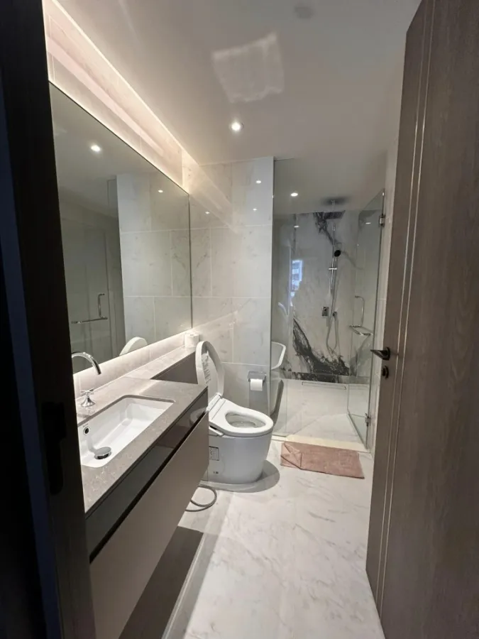 For rent: Tonson One Residence, 2 bedrooms, fully furnished, spacious room, comfortable. Ready to move in, reserve now.