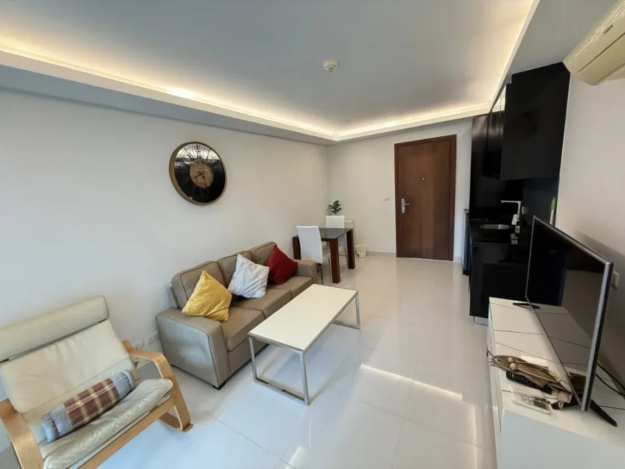 ขาย Club Royal Wongamat 1 ห้องนอน 1 ห้องน้ำ มาพร้อมเฟอร์ครบครัน มองเห็นวิวสระว่ายน้ำสวย จองด่วน