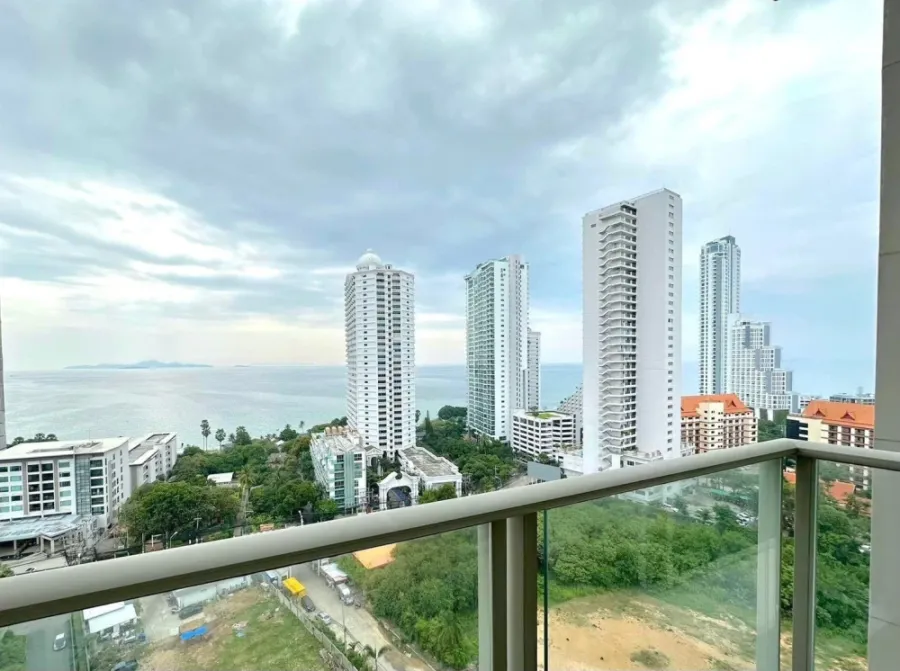 For rent: The Riviera Wong Amat Beach, a lovely room, beautifully decorated, excellent built-in furniture, sea view, reserve now!