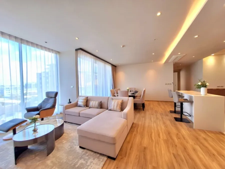 Bearing Residence for rent, spacious room, lots of usable space, great price, hurry and book now.