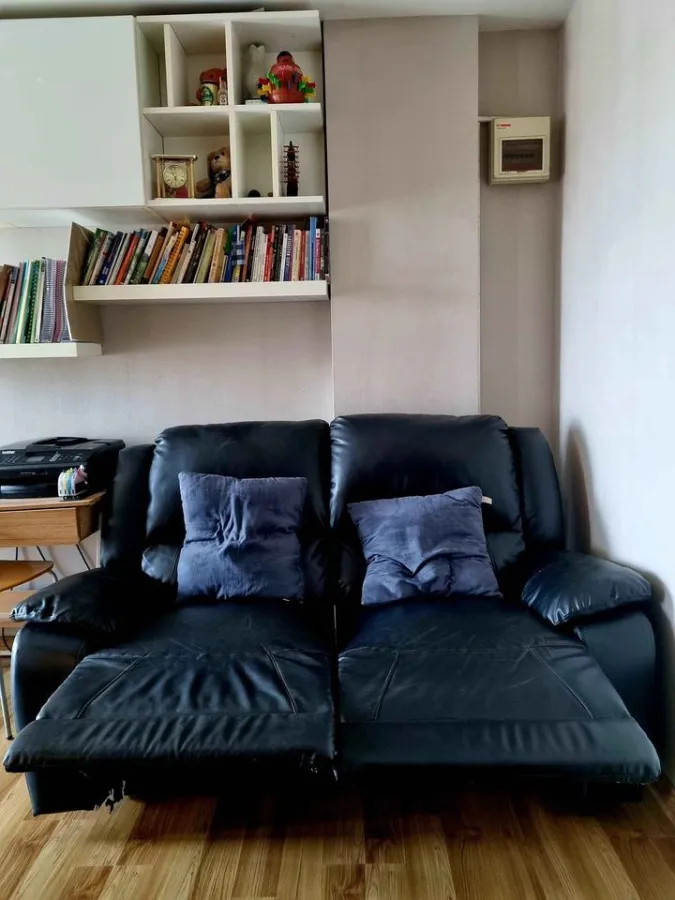 Urgent sale, Anna Condo Bang Phlu, room with good wallpaper. Great price Come own this place.