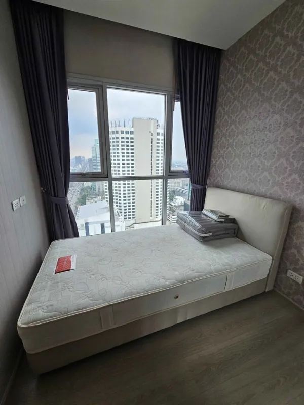 ขาย Life Ratchadapisek วิวโล่ง มีความเป็นส่วนตัว ติดวอลเปเปอร์ built-in ทั้งห้อง ซื้อเลยย