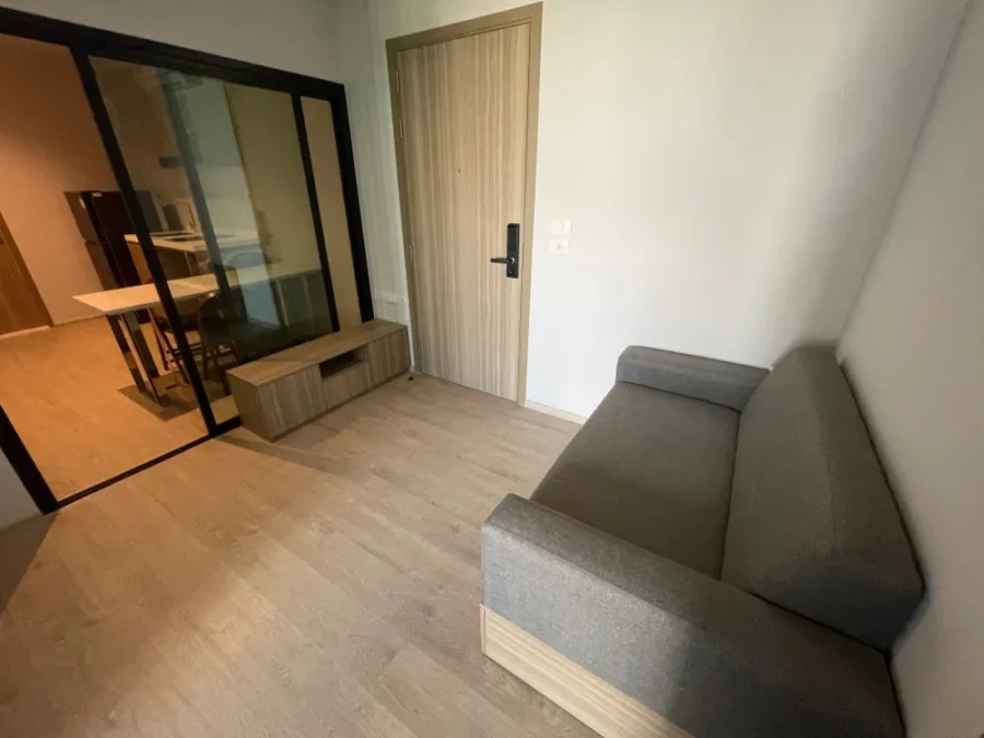 For rent: Altitude Unicorn Sathorn - Tha Phra, 2 bedrooms, 15th floor, spacious room, fully furnished, comfortable to live in. If interested, hurry an