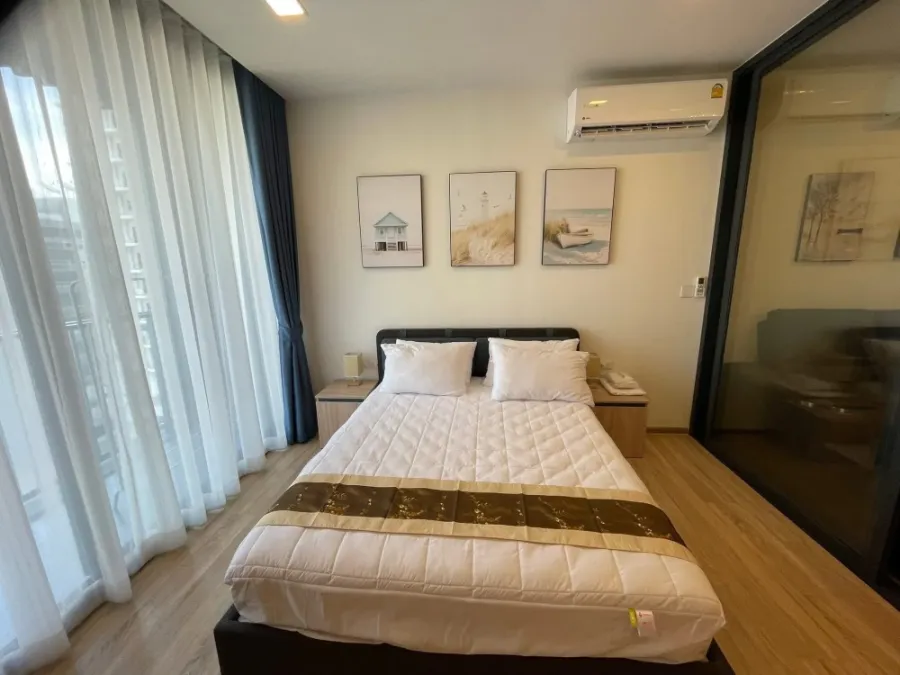 For sale or rent: XT Phayathai. Beautifully decorated with complete furniture. Premium floor with two gardens in front of the unit. Book now!