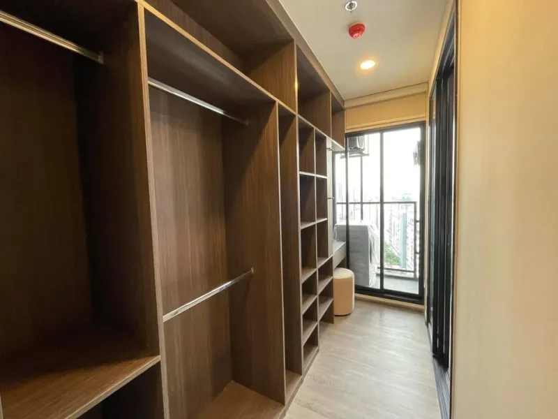 ให้เช่า The Origin Ladprao-Bangkapi วิวสระว่ายน้ำ ไม่มีตึกบัง มี Walk-in Closet และเครื่องใช้ไฟฟ้าจัดเต็ม ห้ามพลาด