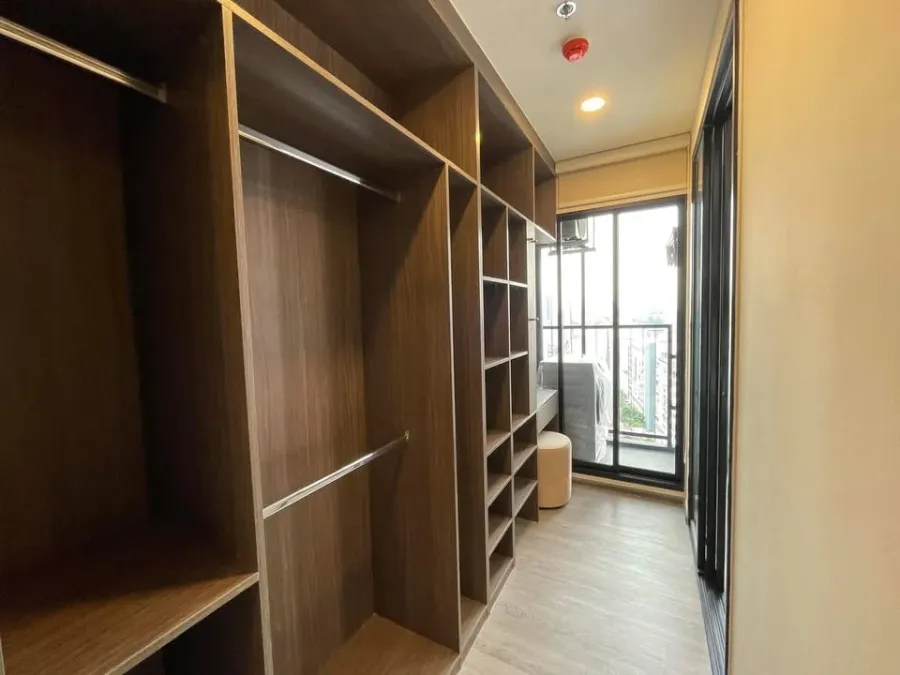 ให้เช่า The Origin Ladprao-Bangkapi วิวสระว่ายน้ำ ไม่มีตึกบัง มี Walk-in Closet และเครื่องใช้ไฟฟ้าจัดเต็ม ห้ามพลาด